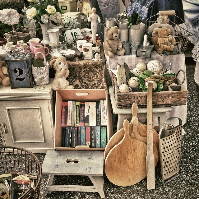 Verkaufen Sie Gegenstände von hohem Geldwert, die Sie nicht mögen oder die Sie nicht mehr verwenden können (Kunstwerke, Antiquitäten, Spezialausrüstungen, schicke Möbel, Boutique-Kleidung, exotische Stücke usw.).